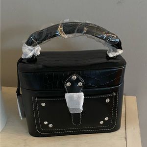 Travel Jewelry Case-Gift for ladies…Arden B. Jewelry Co. from Rhode Island.